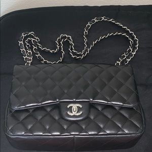 CHANEL Jumbo Lambskin Double Flap-bag